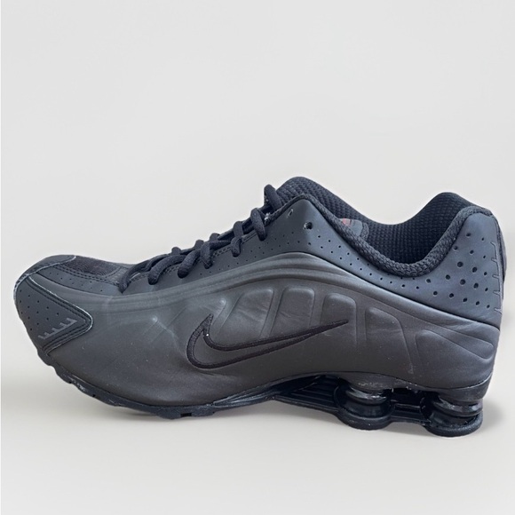 Size 9 - Nike Shox R4 Triple Black Bright Crimson HQ1988-001 Men’s BRAND NEW main image 7